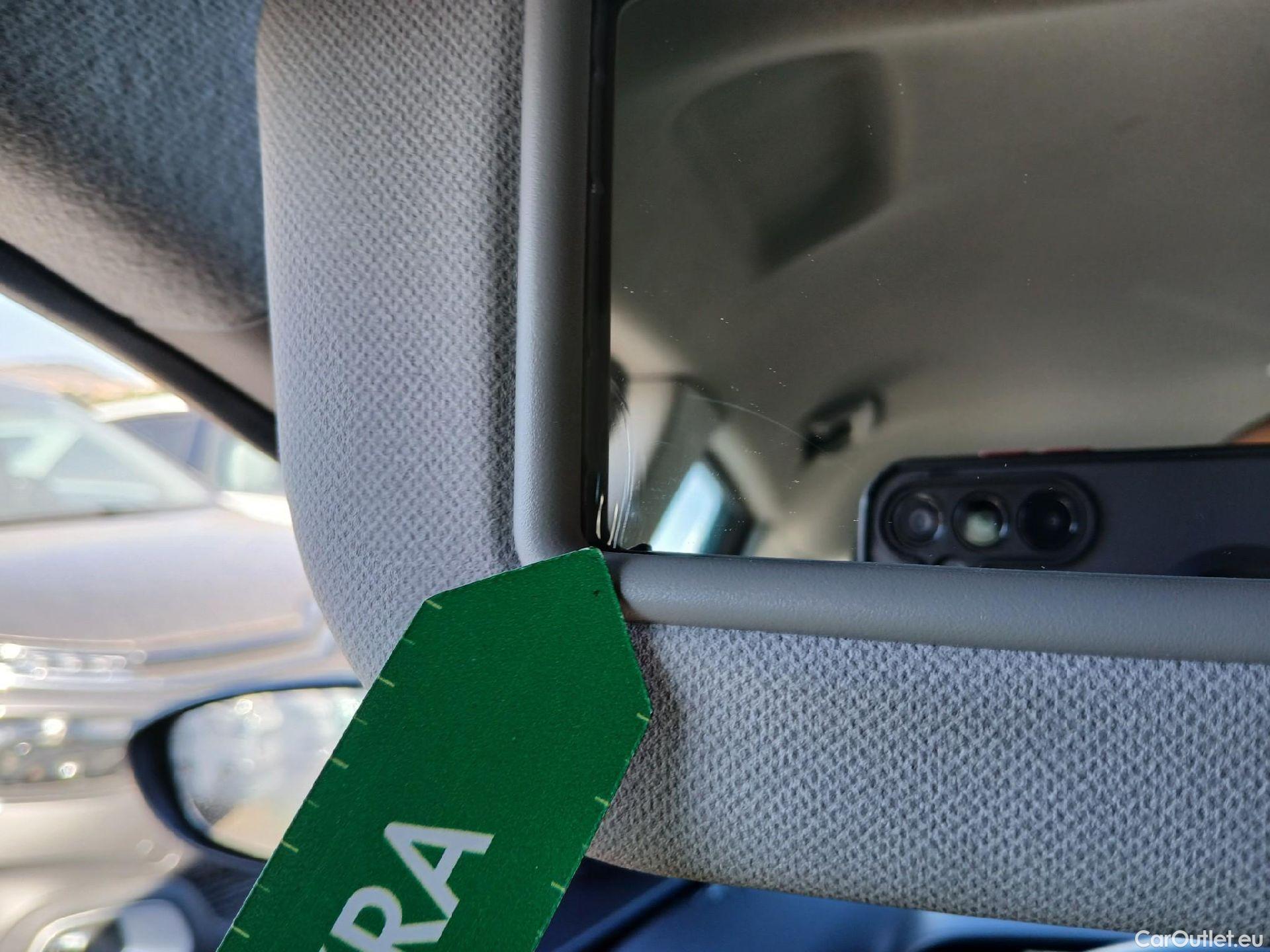  Hyundai  i20 HYUNDAI  / 2020 / 5P / berlina con portón 1.2 MPI Klass #25