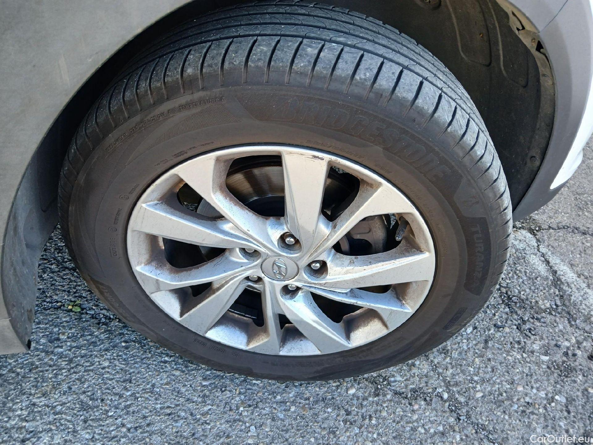  Hyundai  Tucson HYUNDAI  / 2018 / 5P / todoterreno 1.6 CRDI 85kW (116CV) 48V SLE 4X2(SP)(SL) #34