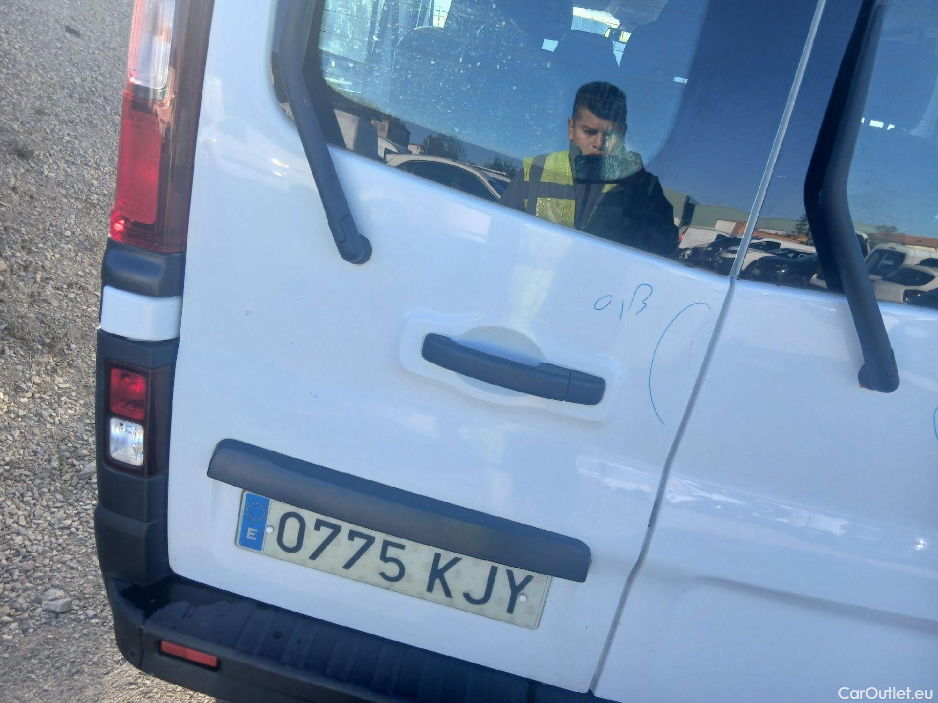  Opel  Vivaro OPEL  / 2014 / 4P / combi 1.6 CDTI S/S 107kW (145CV) L2 2.9t Com-9 #13