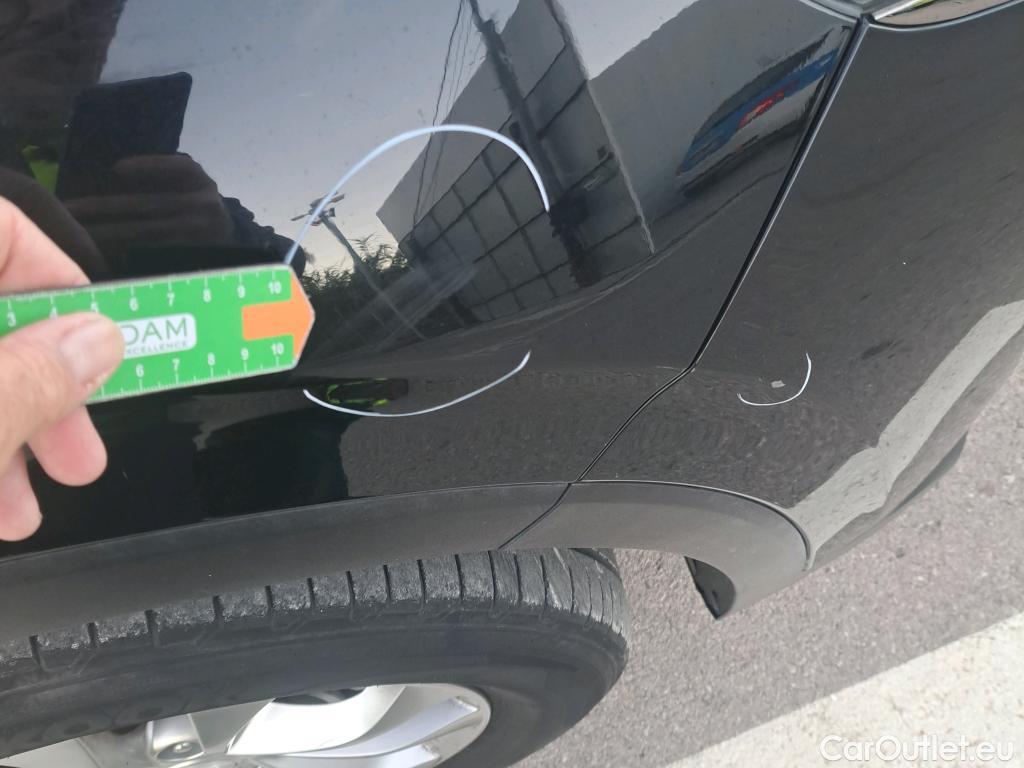  Hyundai  Santa Fe HYUNDAI  / 2018 / 5P / todoterreno 2.2 CRDi Klass 4x2 DK #51