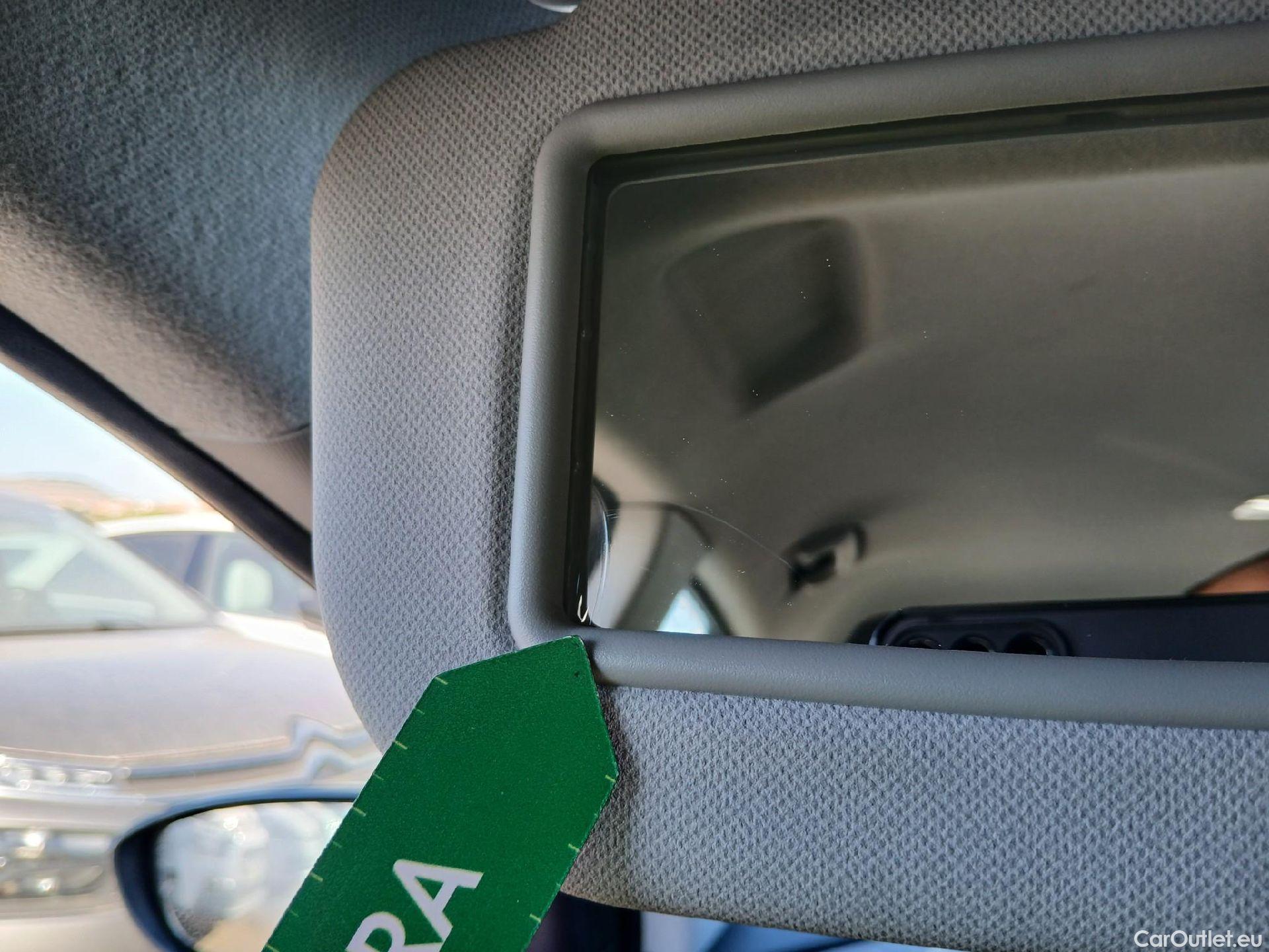  Hyundai  i20 HYUNDAI  / 2020 / 5P / berlina con portón 1.2 MPI Klass #24