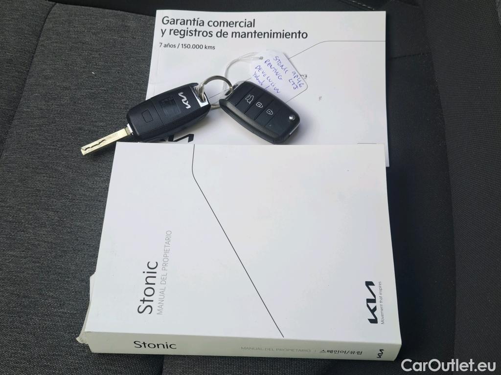 KIA  STONIC KIA  / 2017 / 5P / todoterreno 1.2 DPi 62kW (84CV) Concept #5