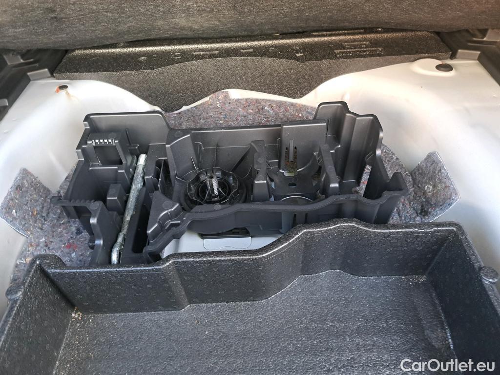  Peugeot  2008 PEUGEOT  / 2019 / 5P / todoterreno Active BlueHDI 81kW (110CV) #11