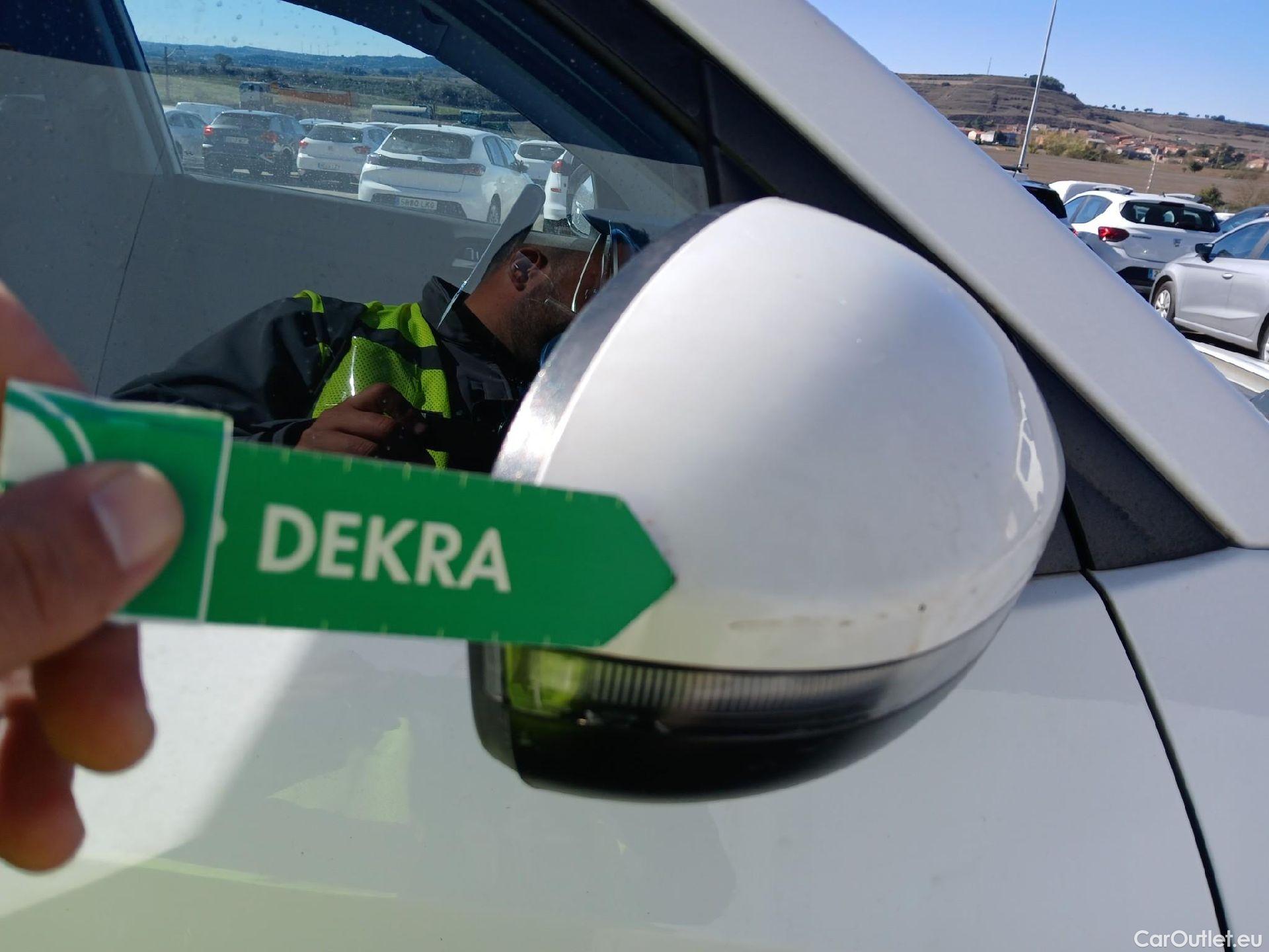  Hyundai  Tucson HYUNDAI  / 2018 / 5P / todoterreno 1.6 CRDI 85kW (116CV) 48V SLE 4X2(SP)(SL) #49