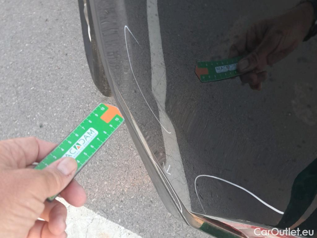  Hyundai  Santa Fe HYUNDAI  / 2018 / 5P / todoterreno 2.2 CRDi Klass 4x2 DK #37