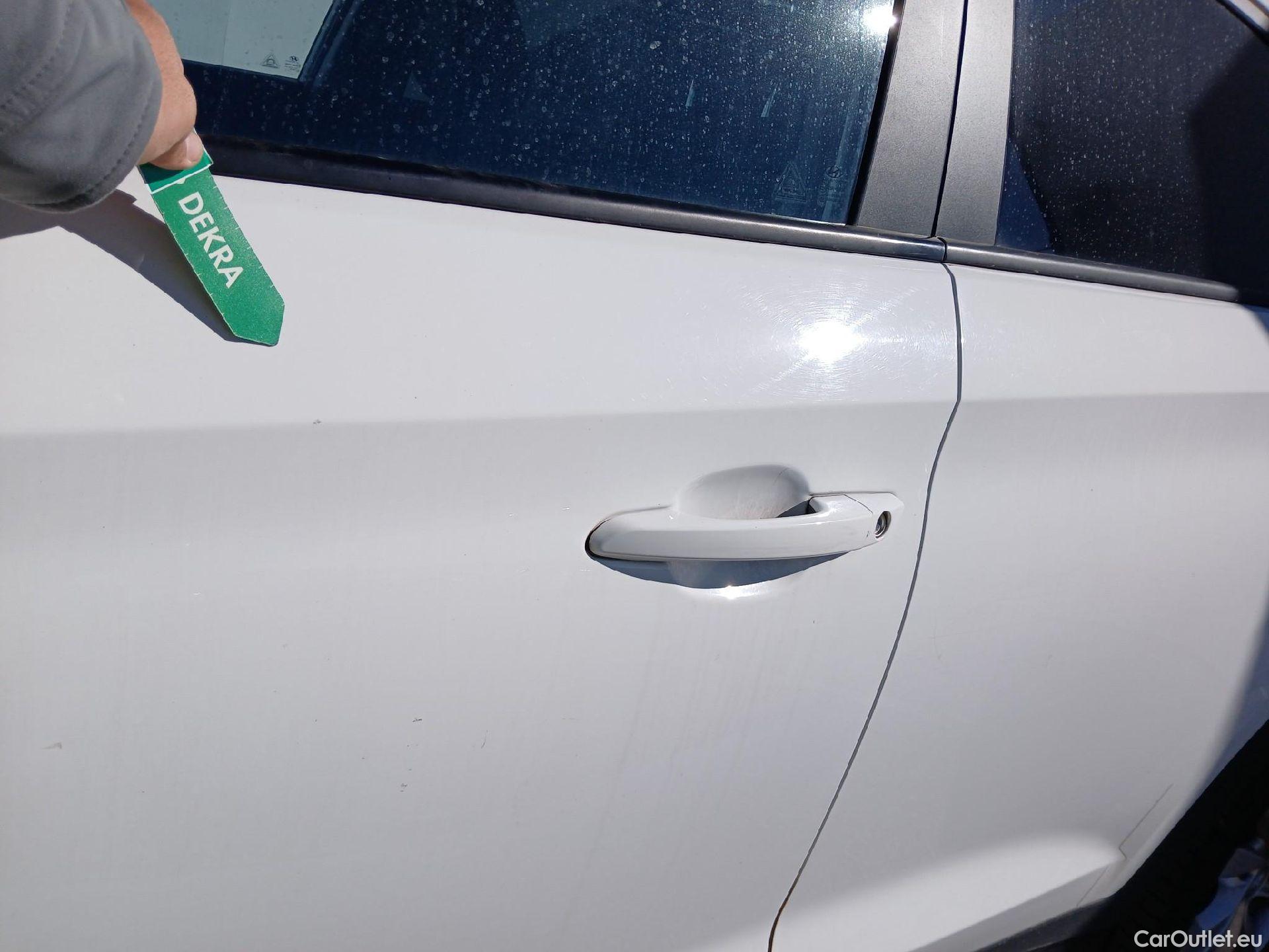  Hyundai  Tucson HYUNDAI  / 2018 / 5P / todoterreno 1.6 CRDI 85kW (116CV) 48V SLE 4X2(SP)(SL) #22