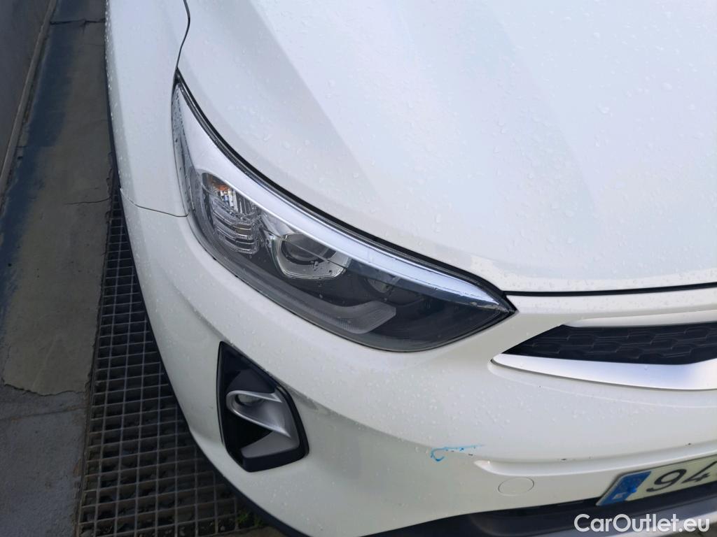 KIA  STONIC KIA  / 2017 / 5P / todoterreno 1.2 DPi 62kW (84CV) Concept #17