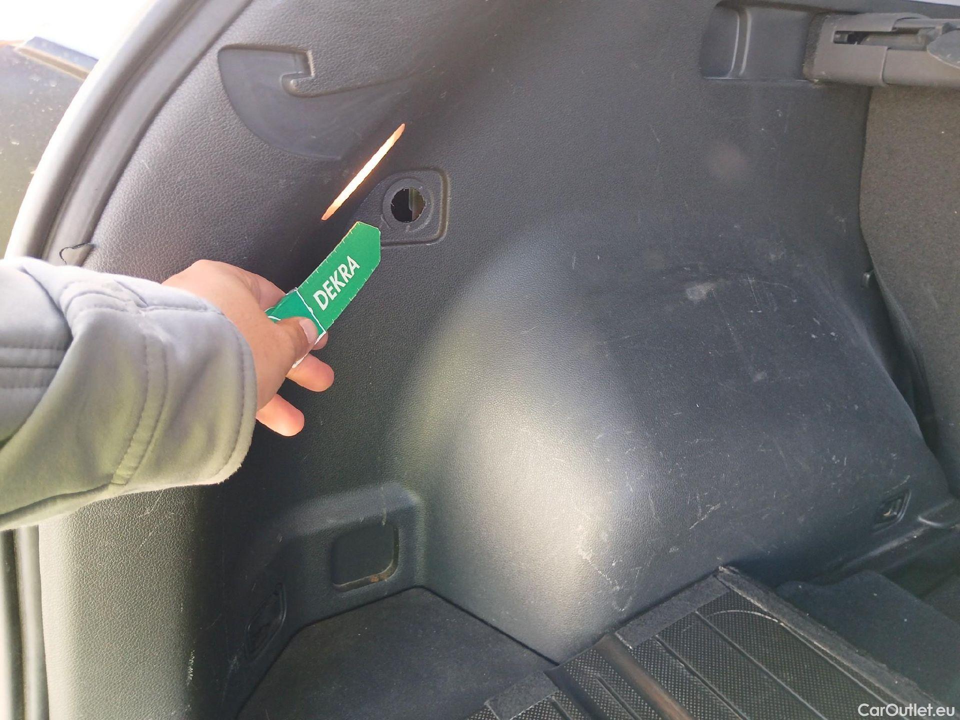  Hyundai  Tucson HYUNDAI  / 2018 / 5P / todoterreno 1.6 CRDI 85kW (116CV) 48V SLE 4X2(SP)(SL) #7