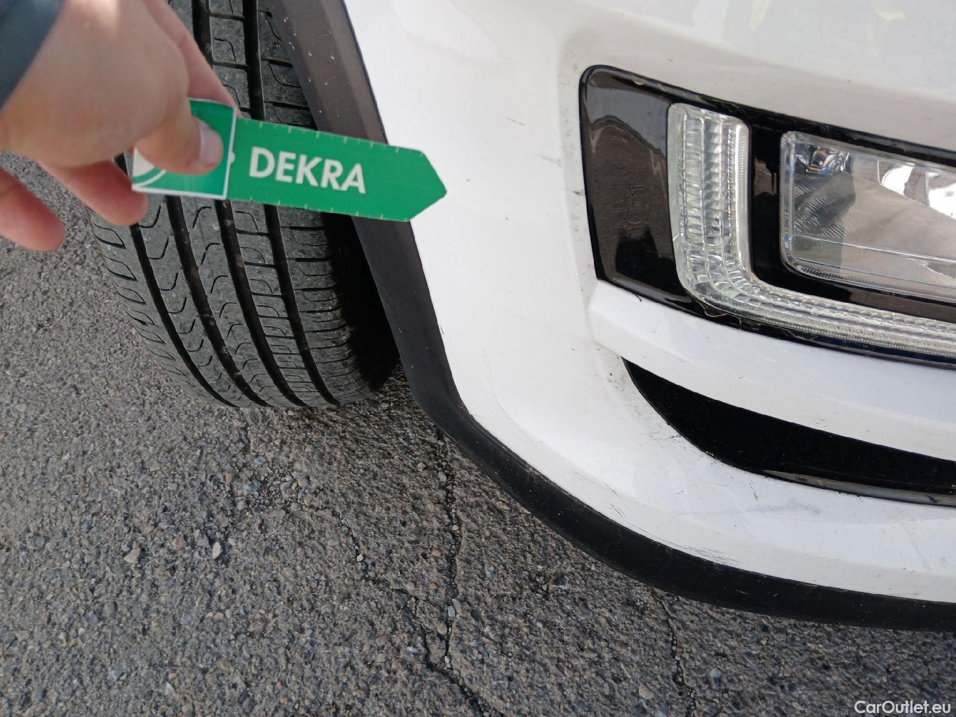  Hyundai  Tucson HYUNDAI  / 2018 / 5P / todoterreno 1.6 CRDI 85kW (116CV) 48V SLE 4X2(SP)(SL) #12