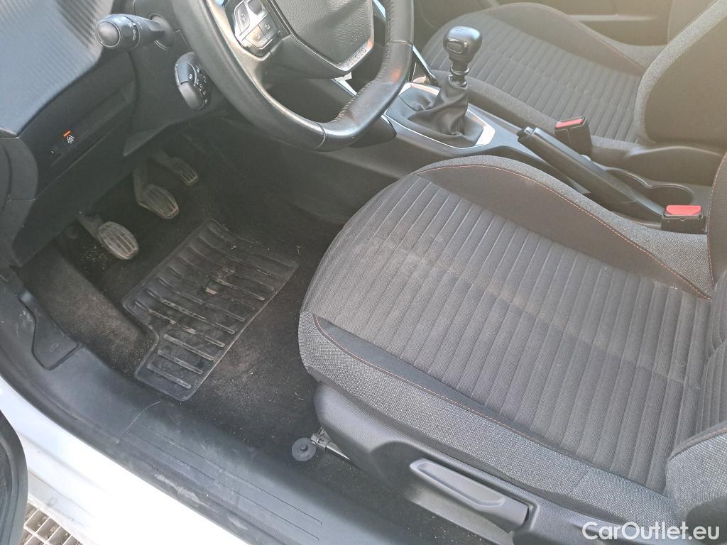  Peugeot  208 PEUGEOT  / 2019 / 5P / berlina con portón BlueHDi 73kW (100CV) Active #7