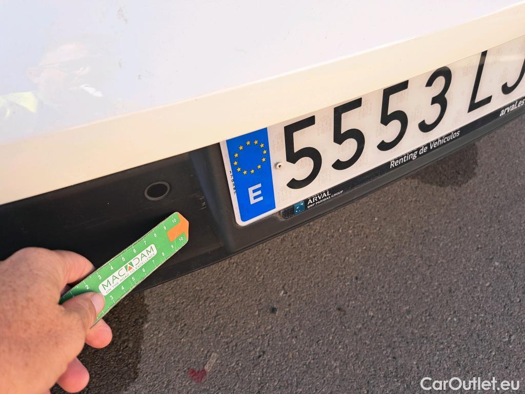  Peugeot  208 PEUGEOT  / 2019 / 5P / berlina con portón BlueHDi 73kW (100CV) Active #13