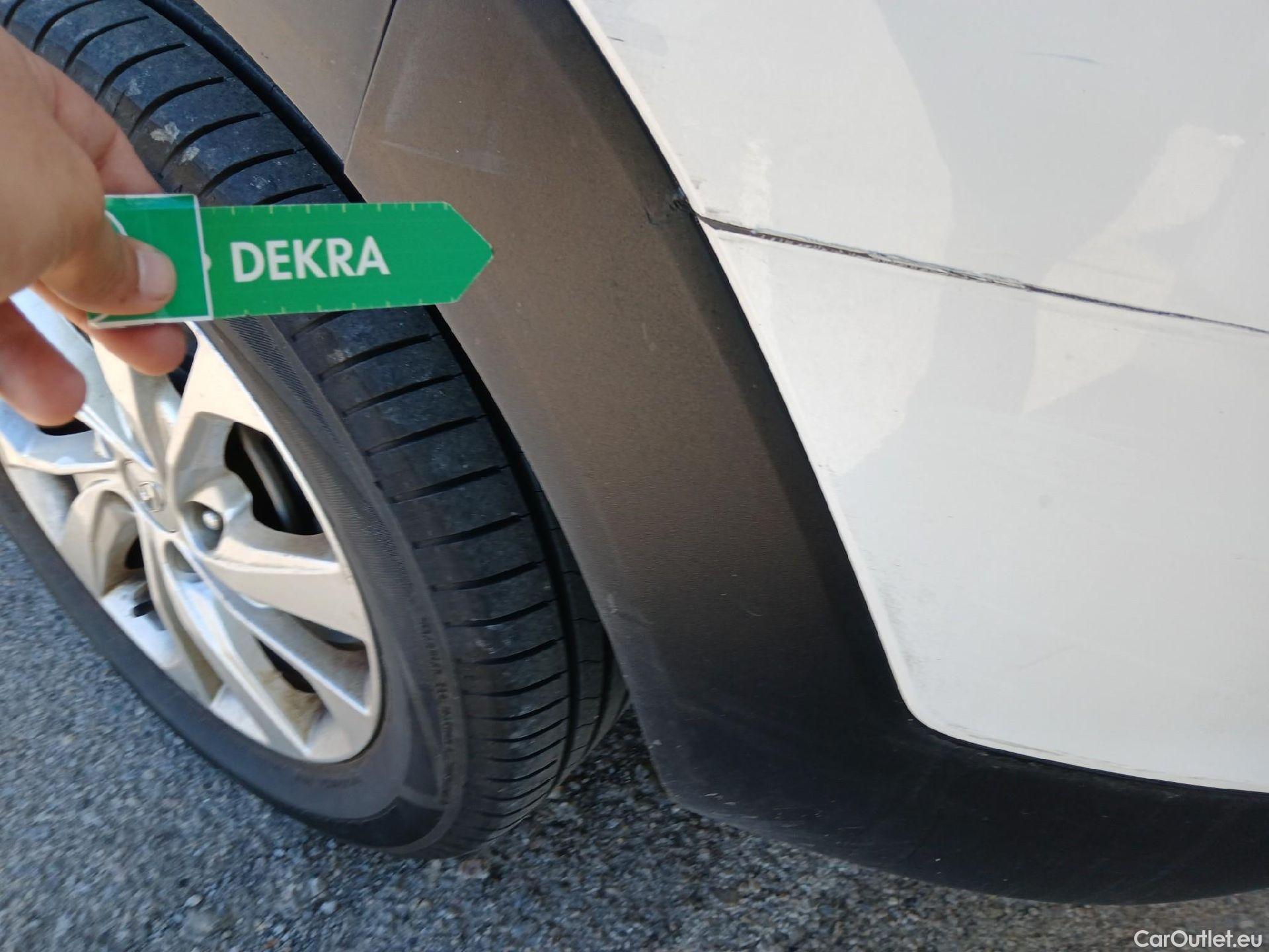  Hyundai  Tucson HYUNDAI  / 2018 / 5P / todoterreno 1.6 CRDI 85kW (116CV) 48V SLE 4X2(SP)(SL) #31