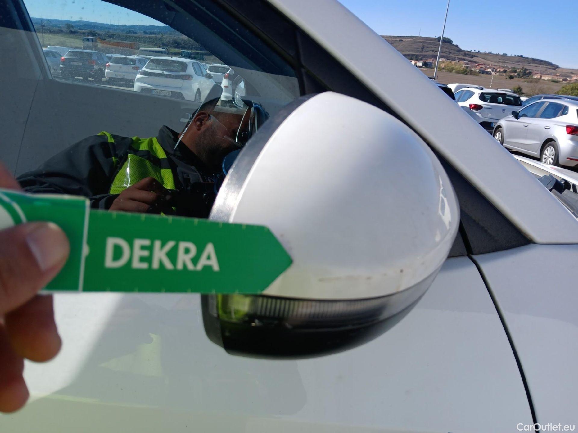  Hyundai  Tucson HYUNDAI  / 2018 / 5P / todoterreno 1.6 CRDI 85kW (116CV) 48V SLE 4X2(SP)(SL) #50