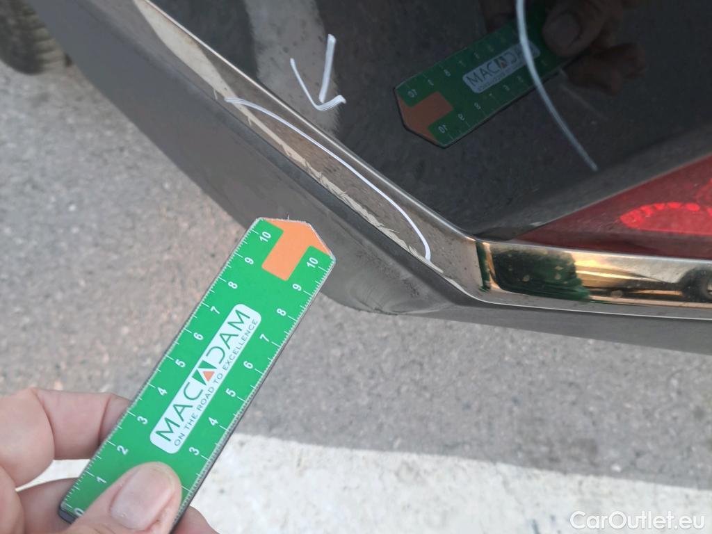  Hyundai  Santa Fe HYUNDAI  / 2018 / 5P / todoterreno 2.2 CRDi Klass 4x2 DK #41