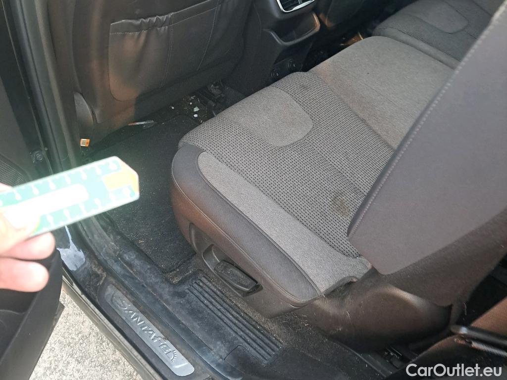  Hyundai  Santa Fe HYUNDAI  / 2018 / 5P / todoterreno 2.2 CRDi Klass 4x2 DK #18