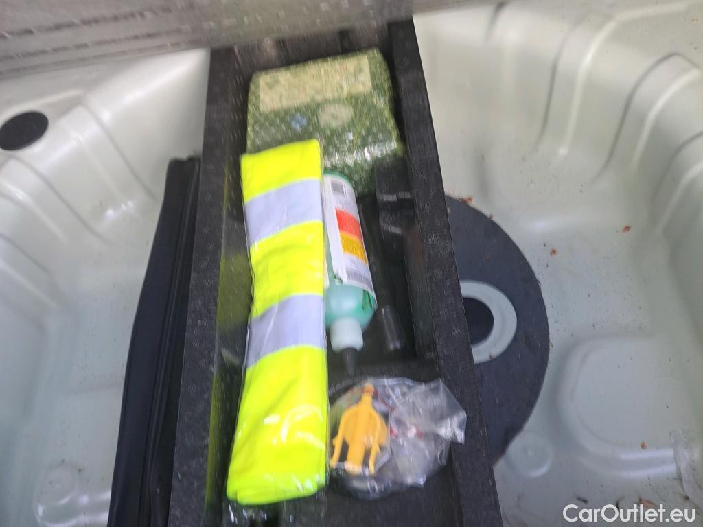 KIA  STONIC KIA  / 2017 / 5P / todoterreno 1.2 DPi 62kW (84CV) Concept #10