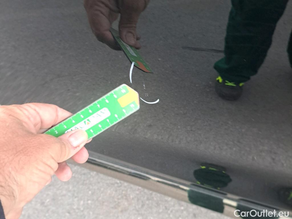  Hyundai  Santa Fe HYUNDAI  / 2018 / 5P / todoterreno 2.2 CRDi Klass 4x2 DK #15