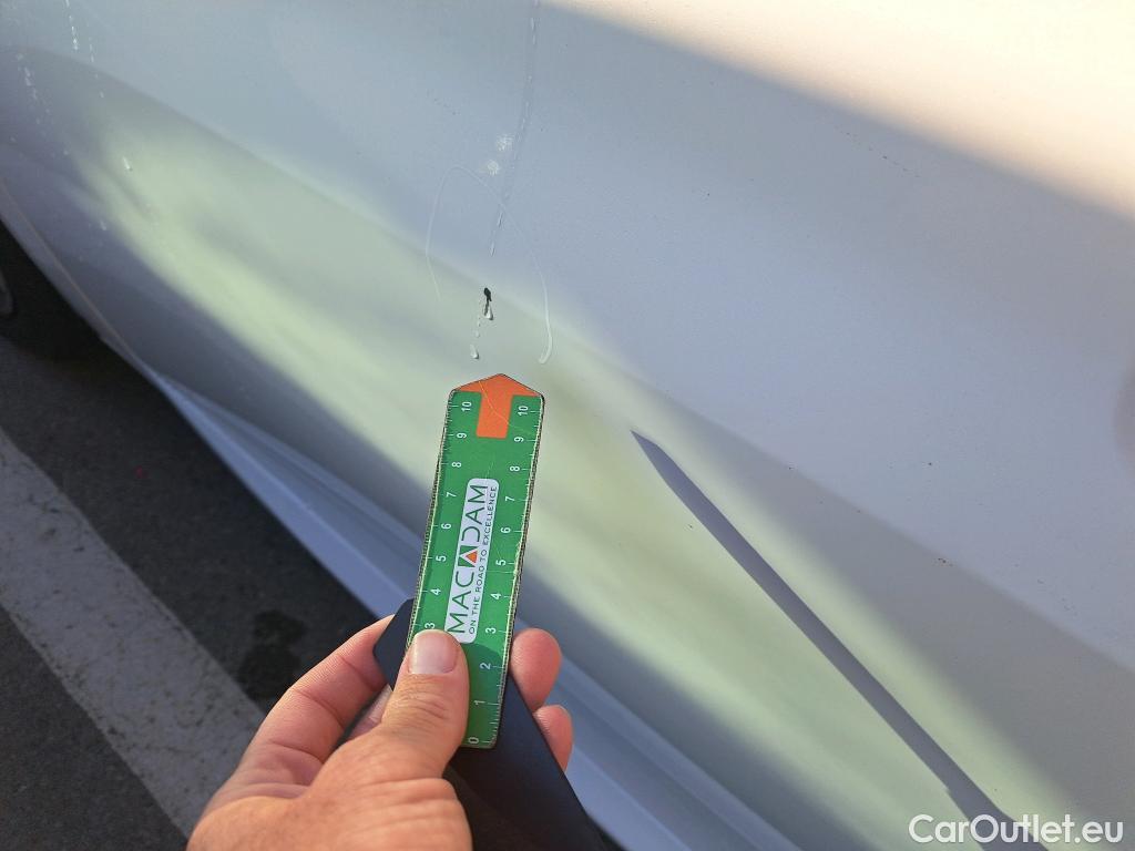  Peugeot  208 PEUGEOT  / 2019 / 5P / berlina con portón BlueHDi 73kW (100CV) Active #4