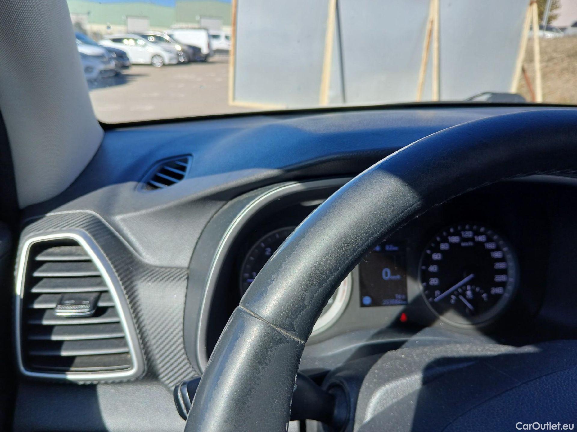  Hyundai  Tucson HYUNDAI  / 2018 / 5P / todoterreno 1.6 CRDI 85kW (116CV) 48V SLE 4X2(SP)(SL) #51