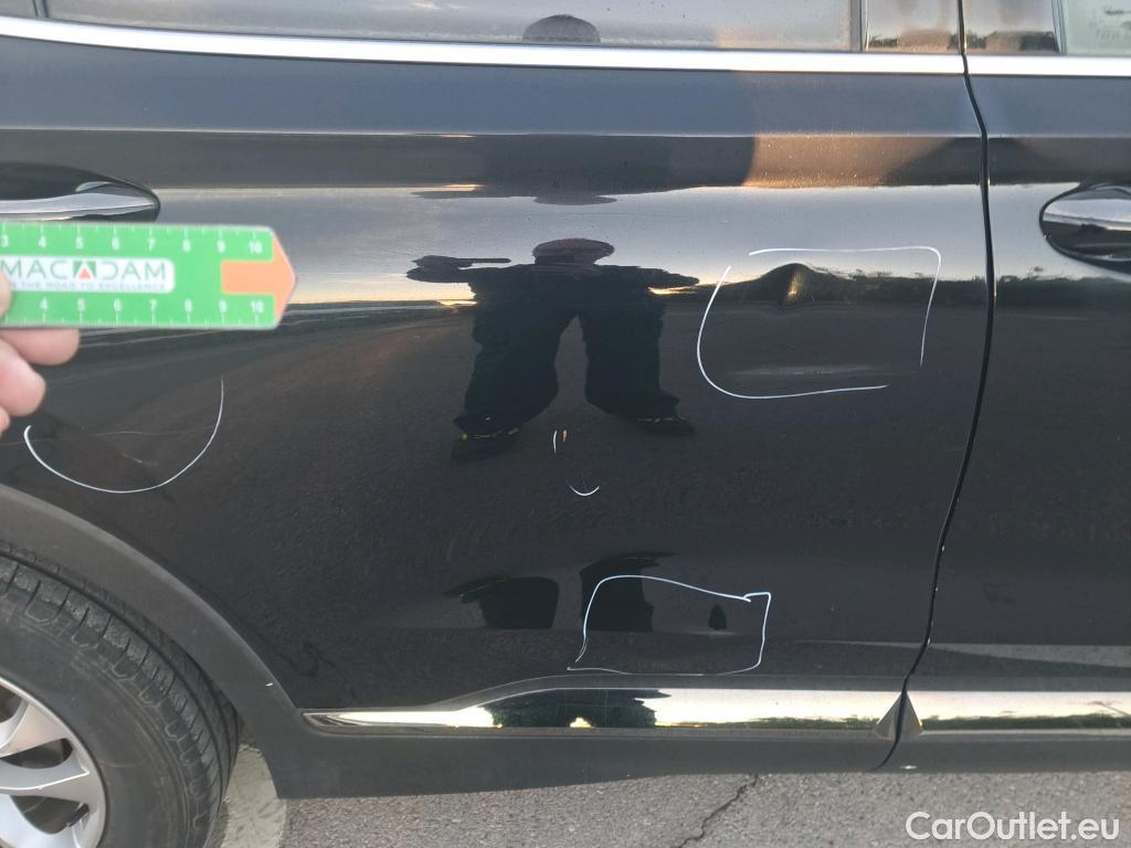  Hyundai  Santa Fe HYUNDAI  / 2018 / 5P / todoterreno 2.2 CRDi Klass 4x2 DK #3