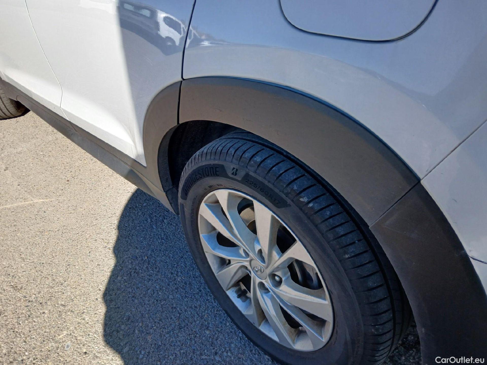  Hyundai  Tucson HYUNDAI  / 2018 / 5P / todoterreno 1.6 CRDI 85kW (116CV) 48V SLE 4X2(SP)(SL) #30