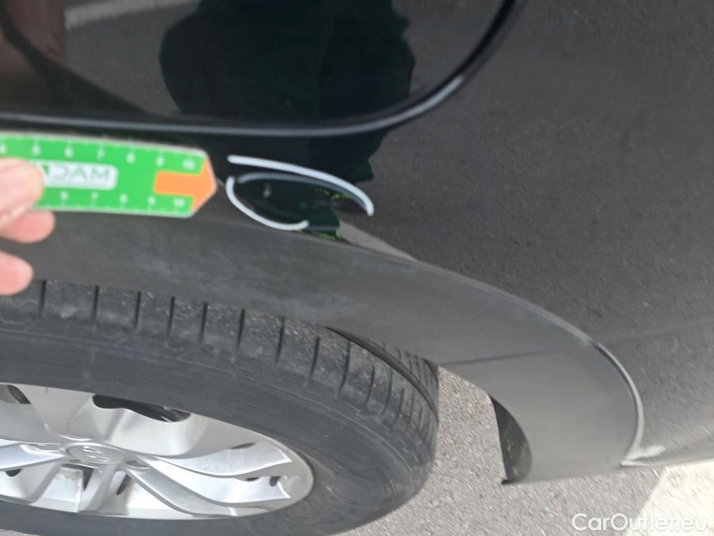  Hyundai  Santa Fe HYUNDAI  / 2018 / 5P / todoterreno 2.2 CRDi Klass 4x2 DK #49