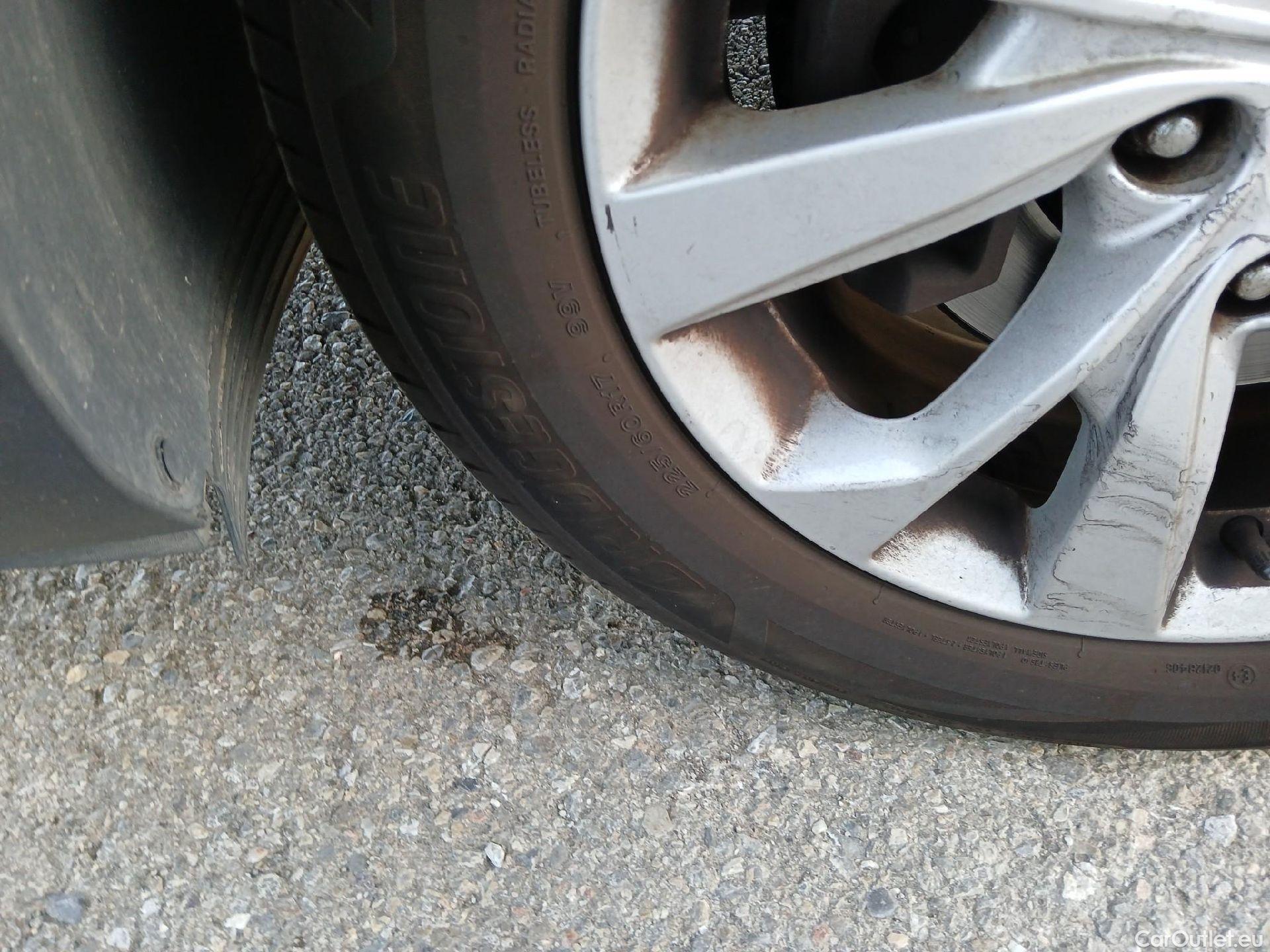  Hyundai  Tucson HYUNDAI  / 2018 / 5P / todoterreno 1.6 CRDI 85kW (116CV) 48V SLE 4X2(SP)(SL) #14