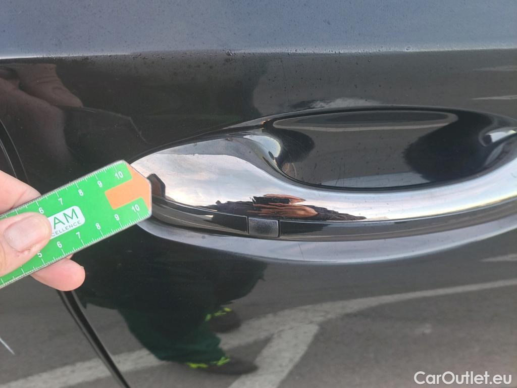  Hyundai  Santa Fe HYUNDAI  / 2018 / 5P / todoterreno 2.2 CRDi Klass 4x2 DK #47