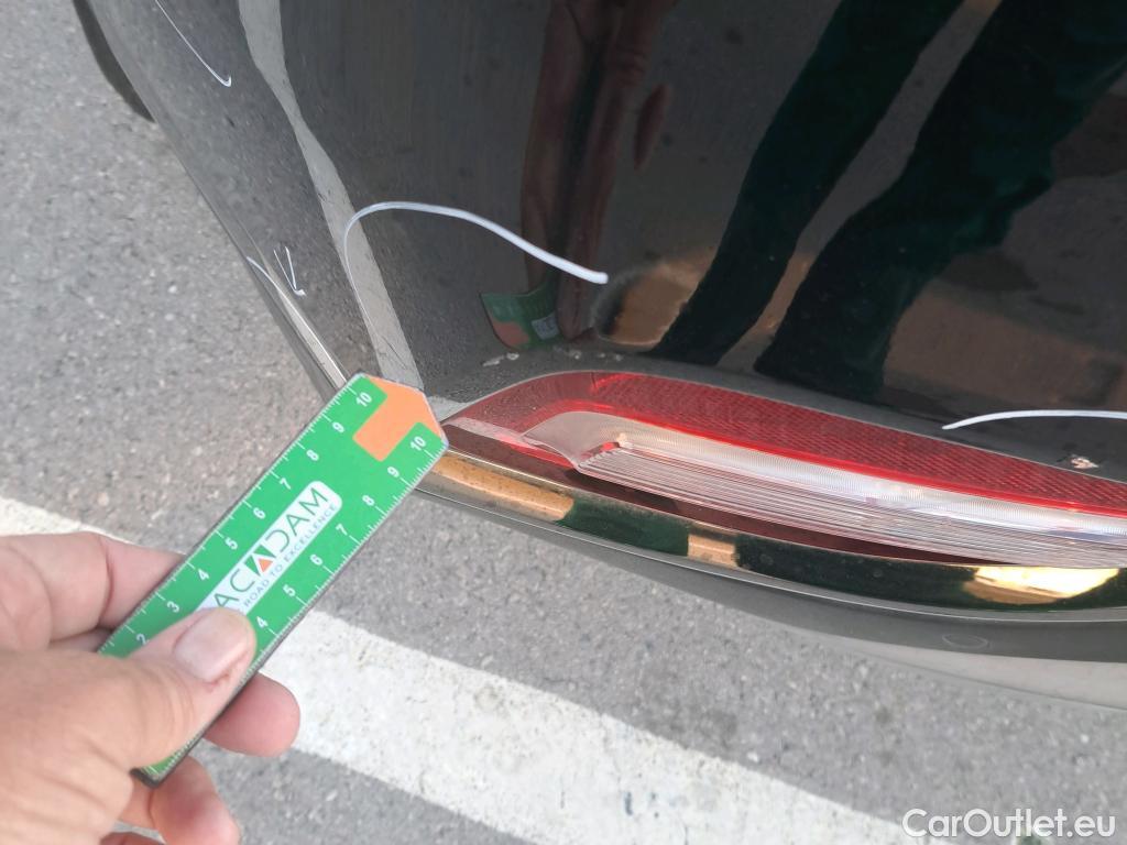  Hyundai  Santa Fe HYUNDAI  / 2018 / 5P / todoterreno 2.2 CRDi Klass 4x2 DK #36