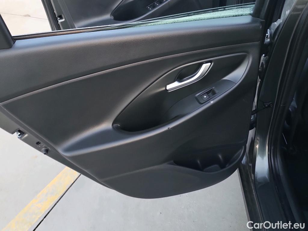 Hyundai  i30 HYUNDAI  / 2020 / 5P / berlina con portón 1.0 TGDI 48V Klass #17