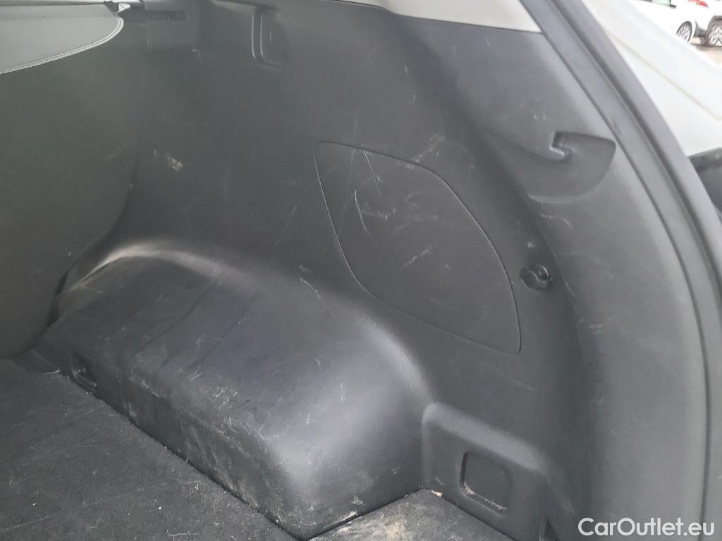  Hyundai  Tucson HYUNDAI  / 2018 / 5P / todoterreno 1.6 CRDI 85kW (116CV) 48V SLE 4X2(SP)(SL) #10