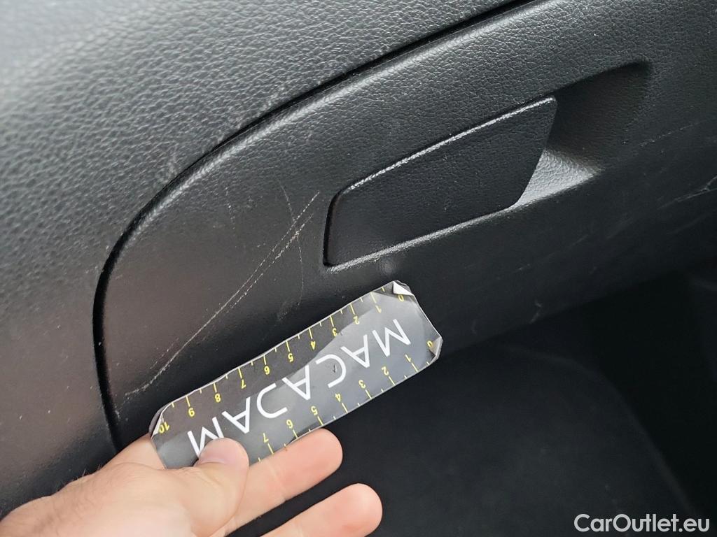  Hyundai  Tucson HYUNDAI  / 2018 / 5P / todoterreno 1.6 CRDI 85kW (116CV) 48V SLE 4X2(SP)(SL) #17