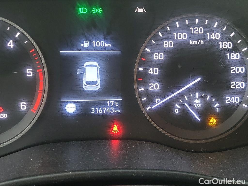  Hyundai  Tucson HYUNDAI  / 2018 / 5P / todoterreno 1.6 CRDI 85kW (116CV) 48V SLE 4X2(SP)(SL) #40