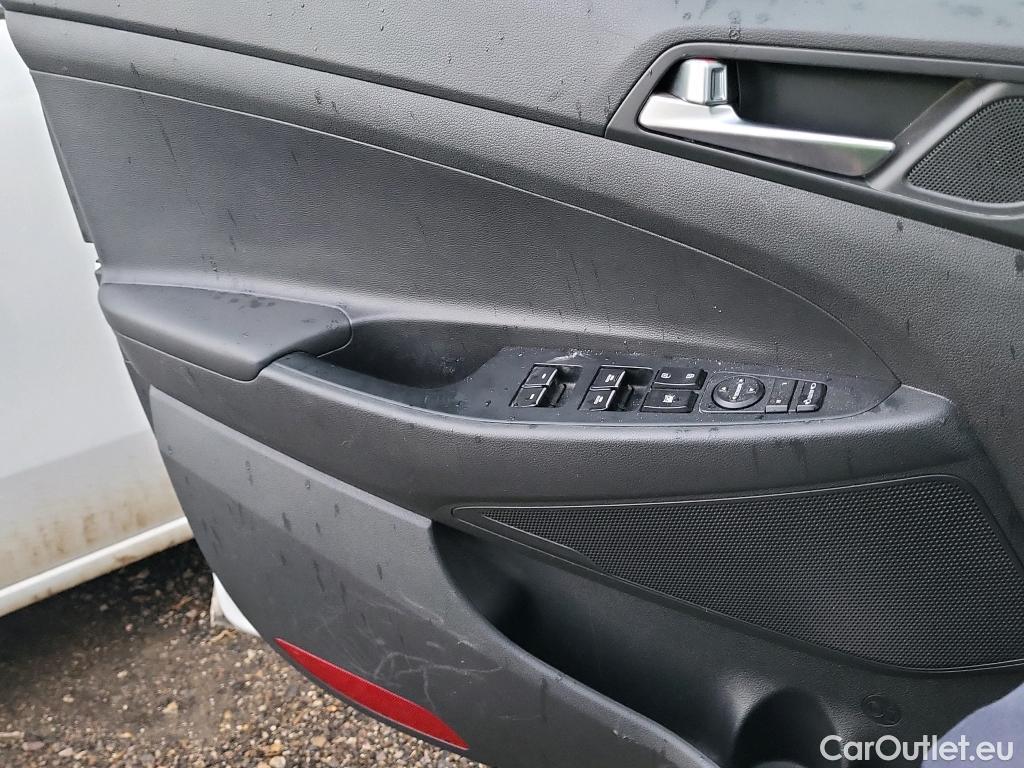  Hyundai  Tucson HYUNDAI  / 2018 / 5P / todoterreno 1.6 CRDI 85kW (116CV) 48V SLE 4X2(SP)(SL) #12