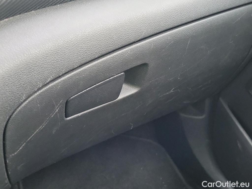  Hyundai  Tucson HYUNDAI  / 2018 / 5P / todoterreno 1.6 CRDI 85kW (116CV) 48V SLE 4X2(SP)(SL) #16