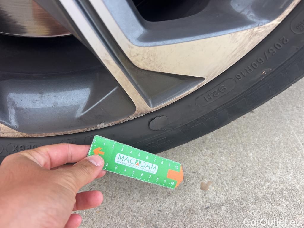 KIA  XCeed KIA  / 2022 / 5P / todoterreno 1.0 T-GDi Drive 88kW (120CV) #2