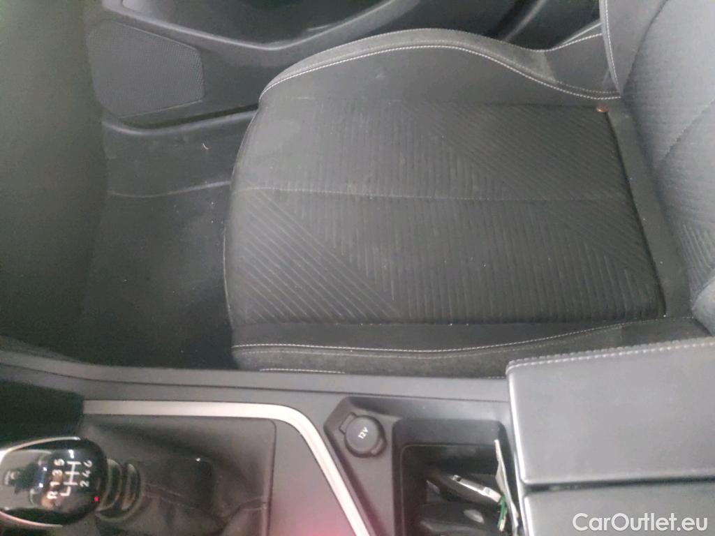 Peugeot  308 PEUGEOT  / 2021 / 5P / familiar SW Active Pack BlueHDi 130 S&S MAN #20