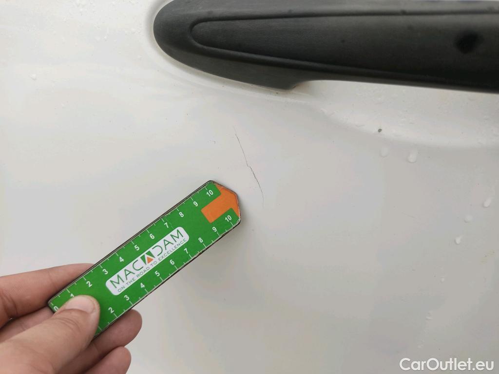  Toyota  Hilux TOYOTA  / 2020 / 4P / pickup 2.4 D-4D Cabina Doble GX #24