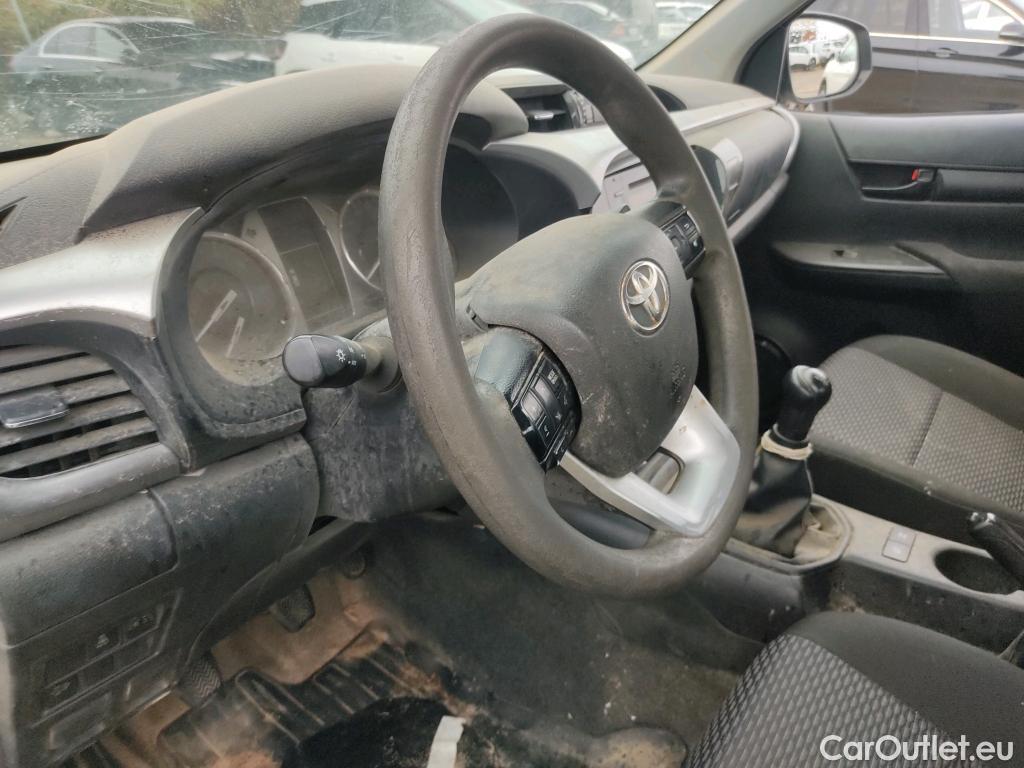  Toyota  Hilux TOYOTA  / 2020 / 4P / pickup 2.4 D-4D Cabina Doble GX #3