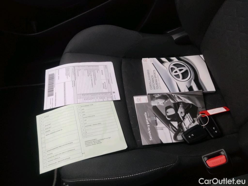 Toyota  Corolla TOYOTA  / 2019 / 5P / familiar 1.8 125H ACTIVE TECH E-CVT TOU SPORT #9