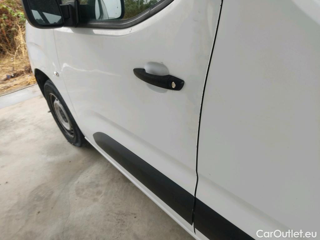  Peugeot  Partner PEUGEOT  / 2018 / 4P / furgón derivado de turismo Premium Standard 600kg BlueHDi 73kW (AC) #18