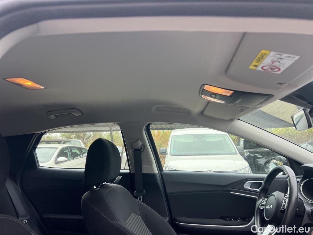 KIA  XCeed KIA  / 2022 / 5P / todoterreno 1.0 T-GDi Drive 88kW (120CV) #12