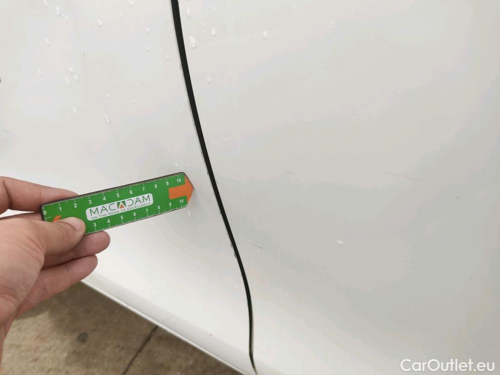  Toyota  Hilux TOYOTA  / 2020 / 4P / pickup 2.4 D-4D Cabina Doble GX #14