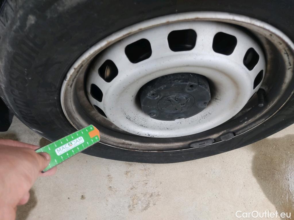  Peugeot  Partner PEUGEOT  / 2018 / 4P / furgón derivado de turismo Premium Standard 600kg BlueHDi 73kW (AC) #51