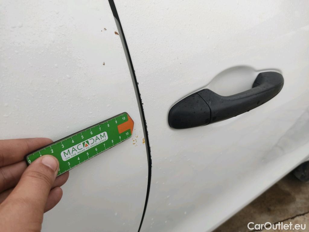  Toyota  Hilux TOYOTA  / 2020 / 4P / pickup 2.4 D-4D Cabina Doble GX #16