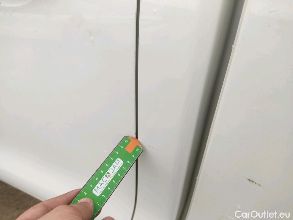  Toyota  Hilux TOYOTA  / 2020 / 4P / pickup 2.4 D-4D Cabina Doble GX #25