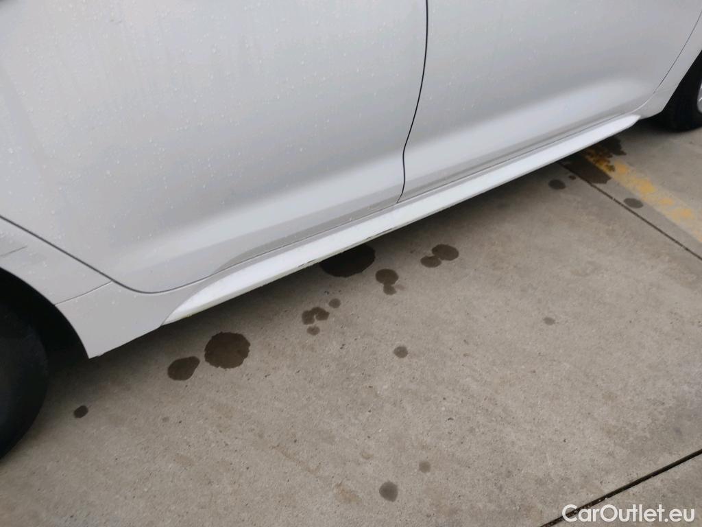 Toyota  Corolla TOYOTA  / 2019 / 5P / familiar 1.8 125H ACTIVE TECH E-CVT TOU SPORT #9