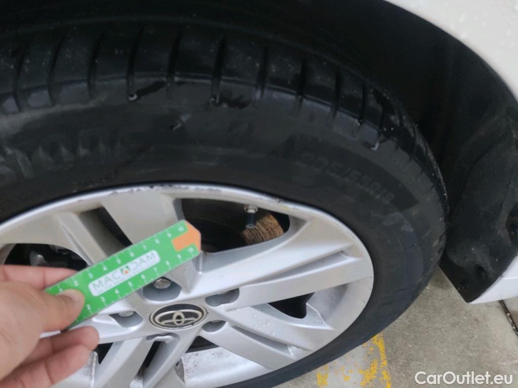 Toyota  Corolla TOYOTA  / 2019 / 5P / familiar 1.8 125H ACTIVE TECH E-CVT TOU SPORT #2