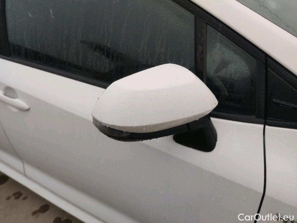 Toyota  Corolla TOYOTA  / 2019 / 5P / familiar 1.8 125H ACTIVE TECH E-CVT TOU SPORT #24