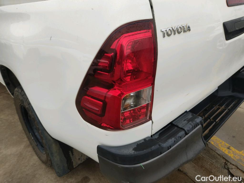  Toyota  Hilux TOYOTA  / 2020 / 4P / pickup 2.4 D-4D Cabina Doble GX #1